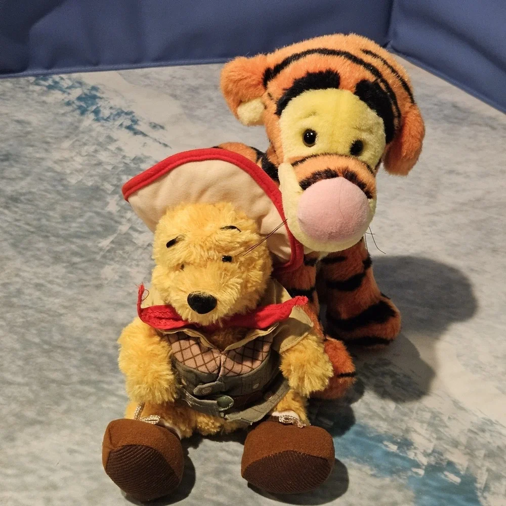 Vintage‎ Disneyland Explorer Winnie the Pooh Classic Tigger Plush Lot of 2